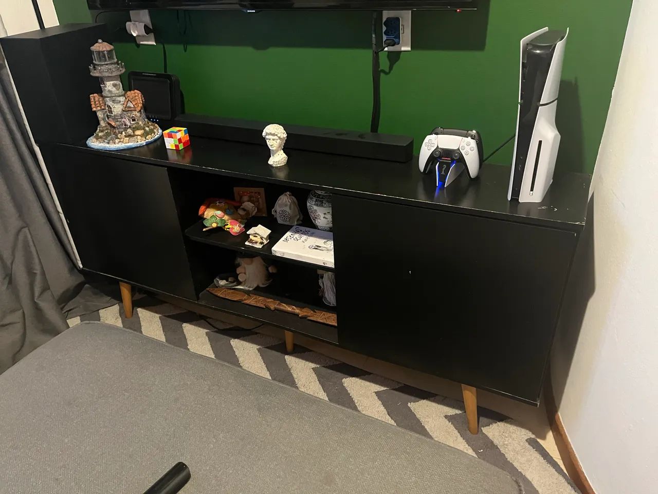 Rack preto em MDF