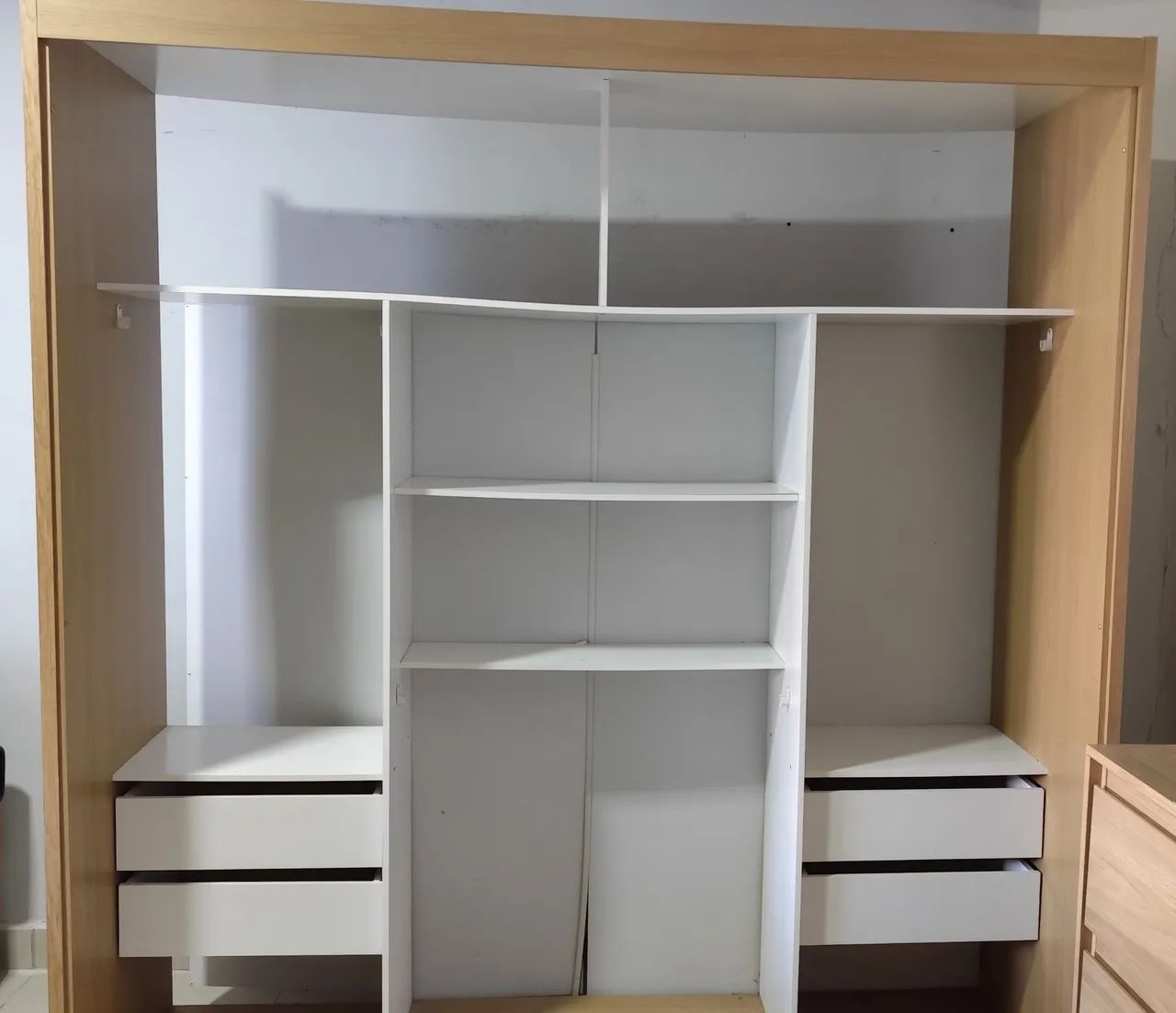 Guarda roupa 3 portas com espelho  - Foto 2