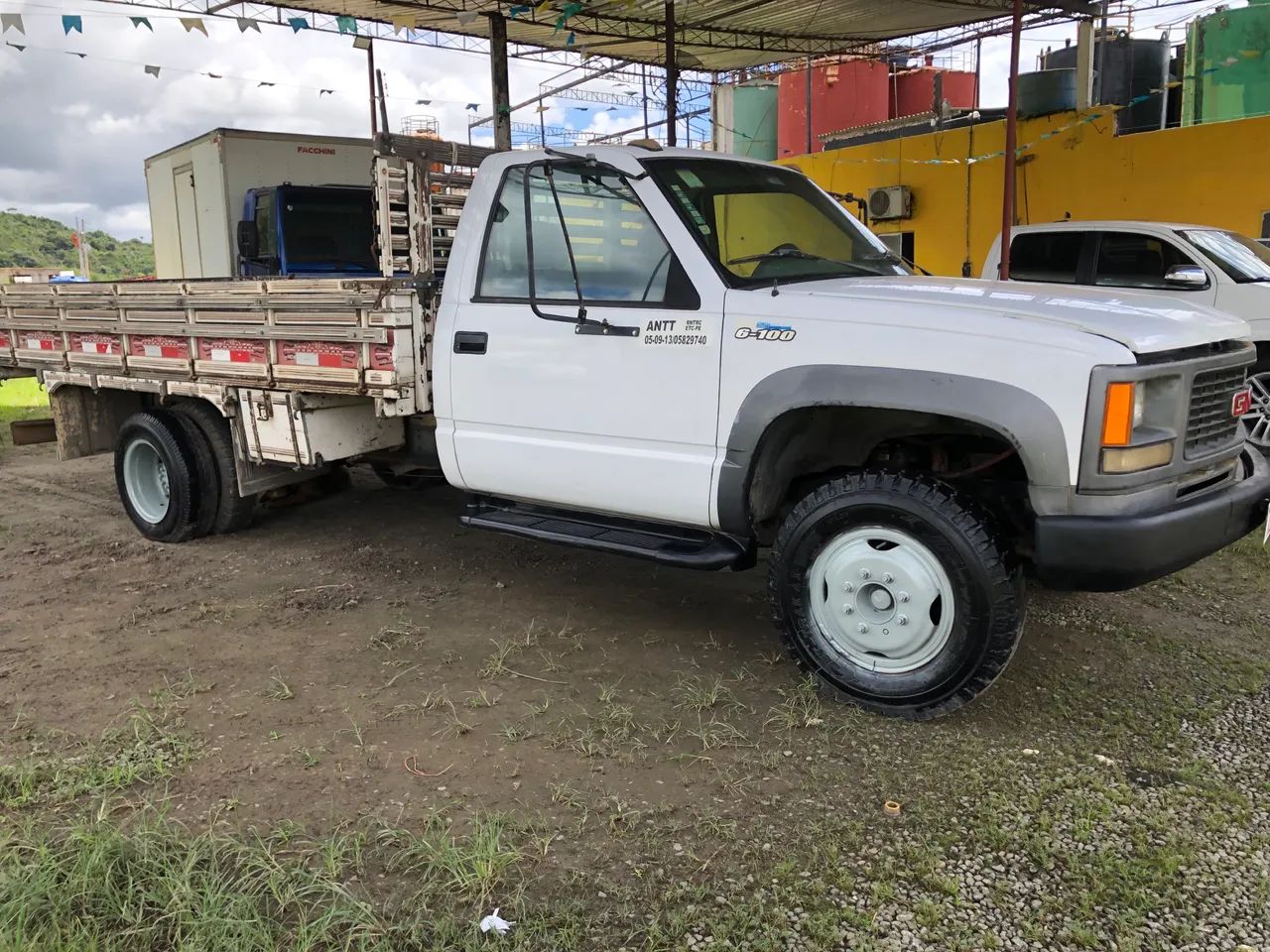 GMC 6-100 ano 1999 único dono 