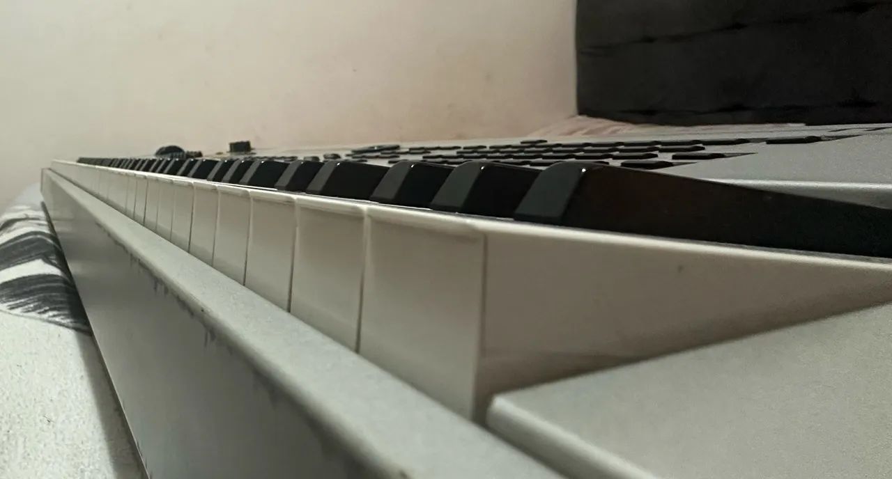 TECLADO YAMAHA MO8 - Foto 3