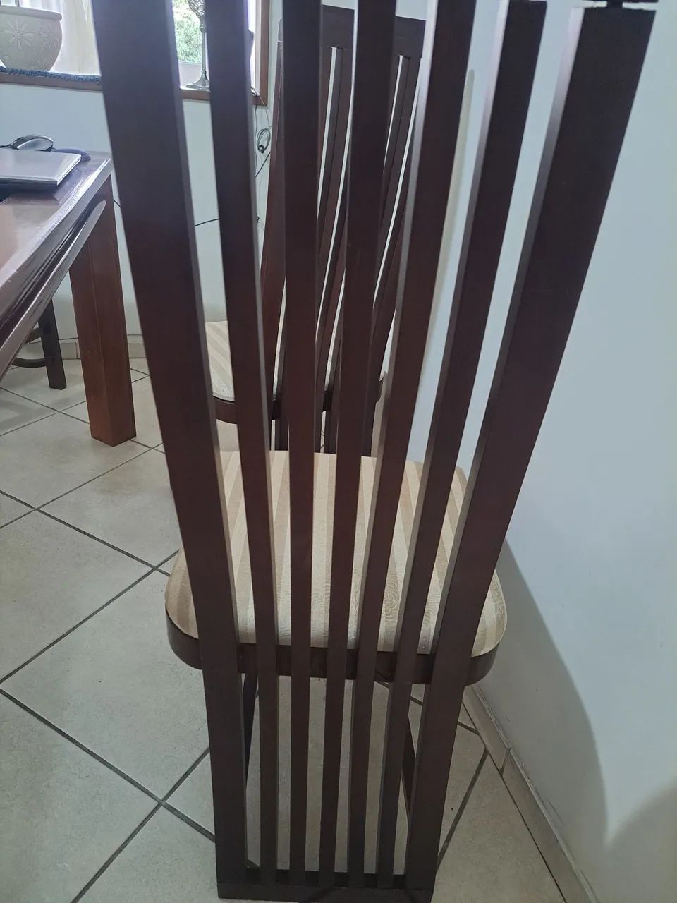 Mesa com 6 cadeiras mogno madeira - Foto 3