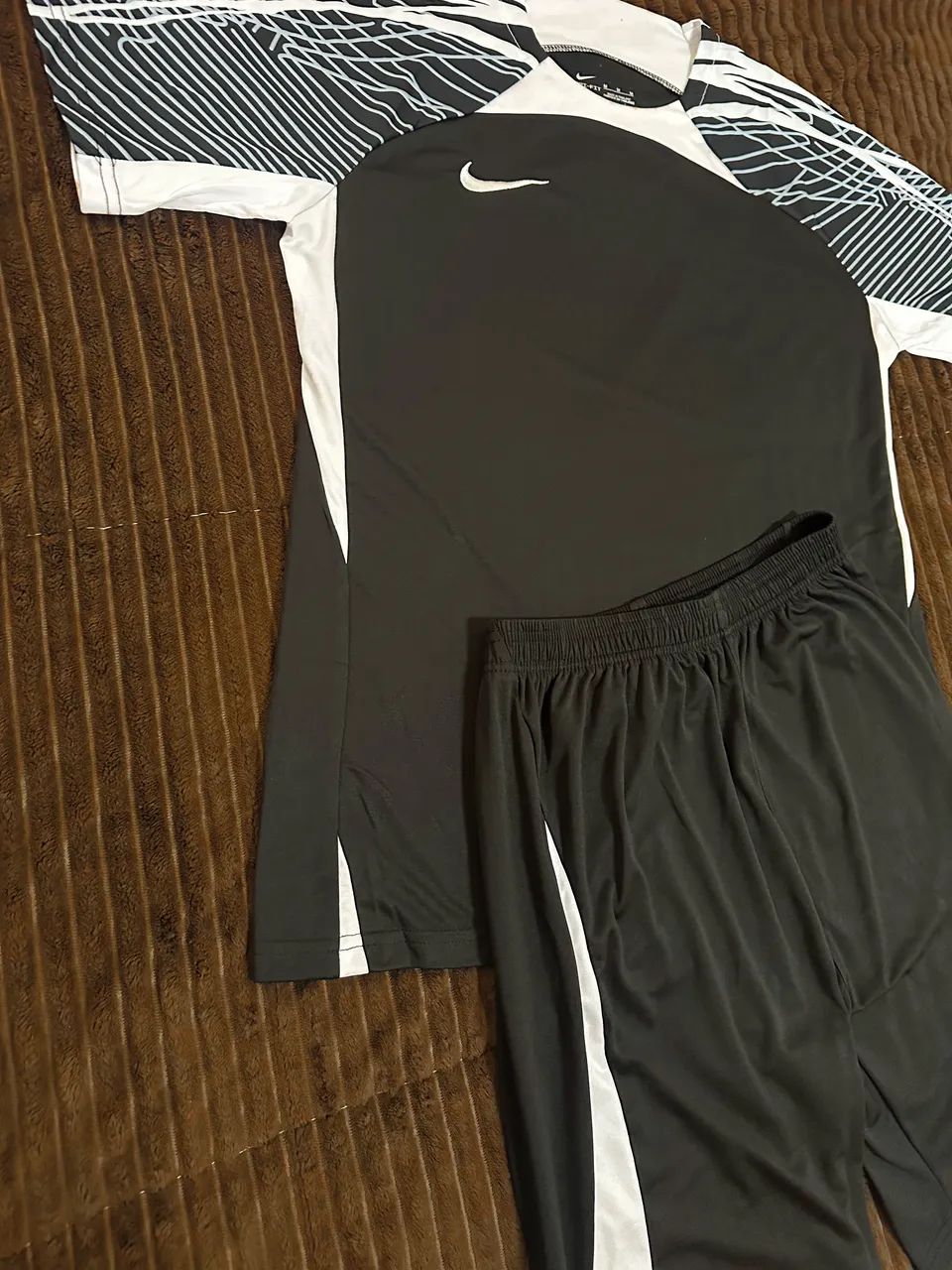 Conjunto Nike Dri-FIT - Camiseta e short (Tamanho M) - Foto 3