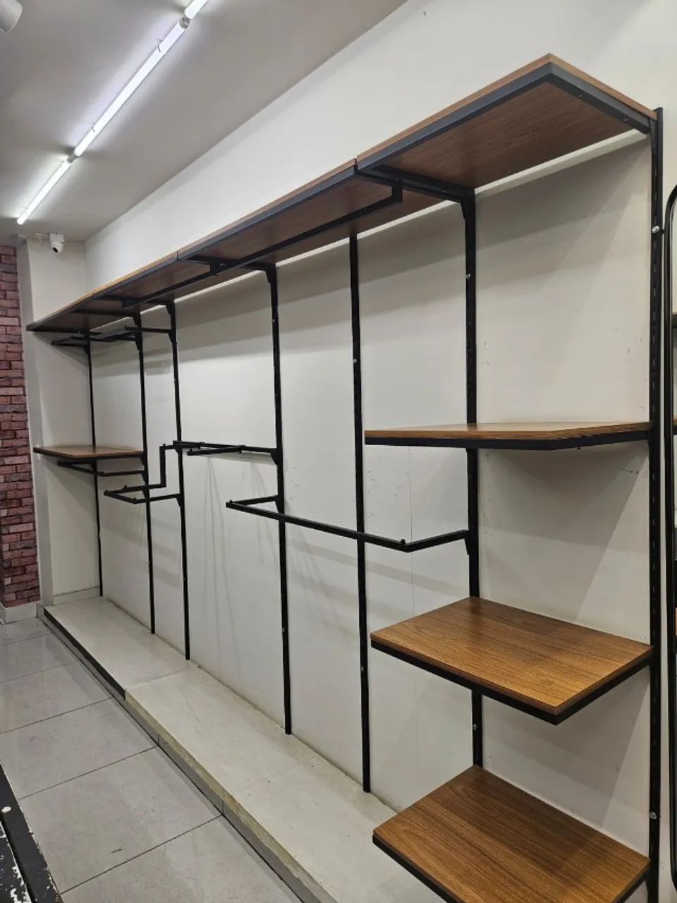 Estrutura de araras / roupeiro para loja de roupa - Foto 4