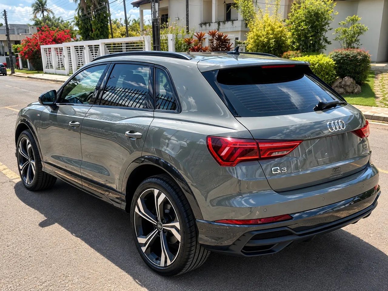 Audi Q3 Perf. Black 2.0 TFSI Tiptr. Quattro 2024