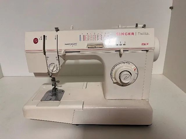 Máquina de costura seminova  - Foto 3