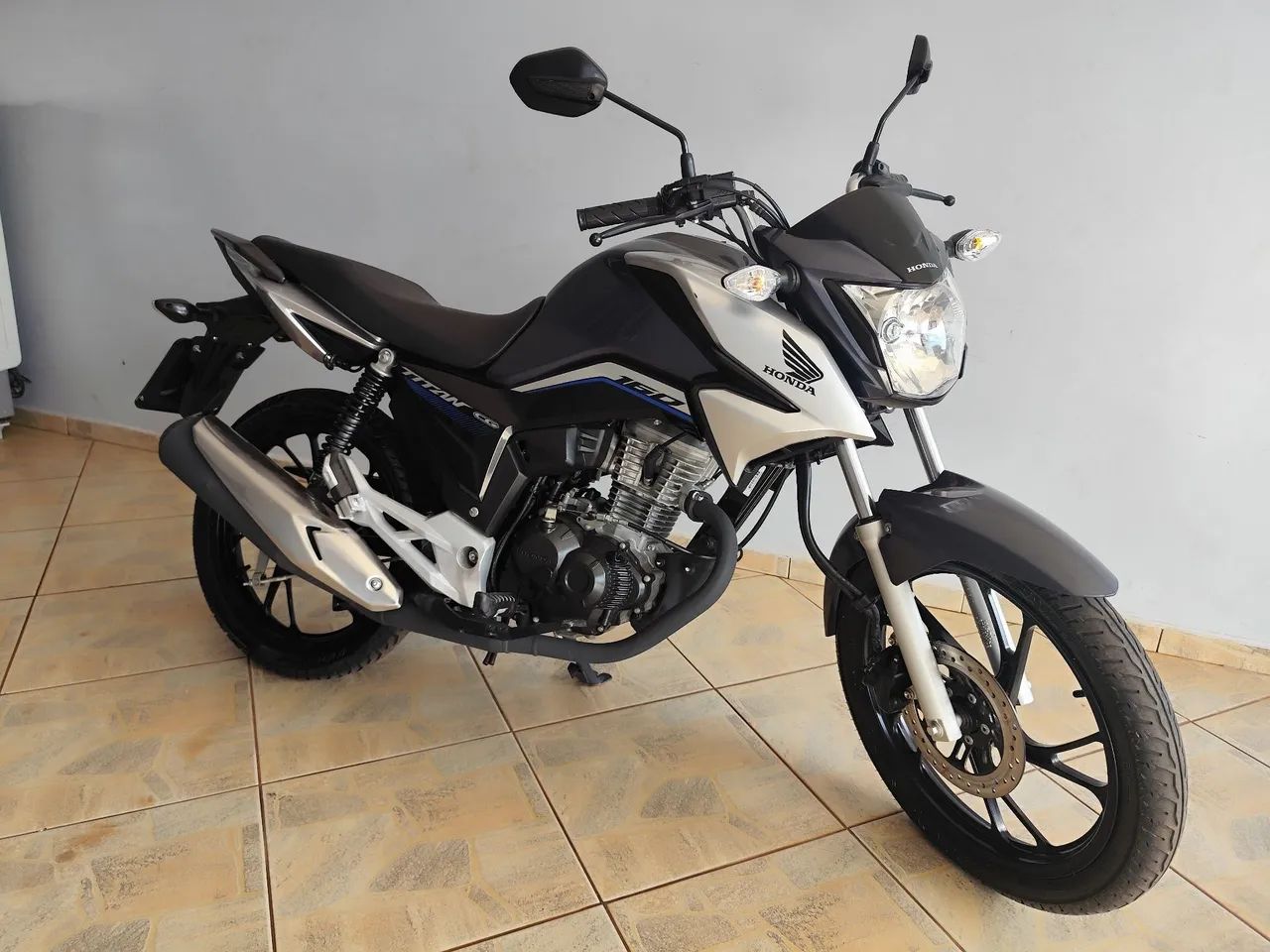 Vende se Titan 160