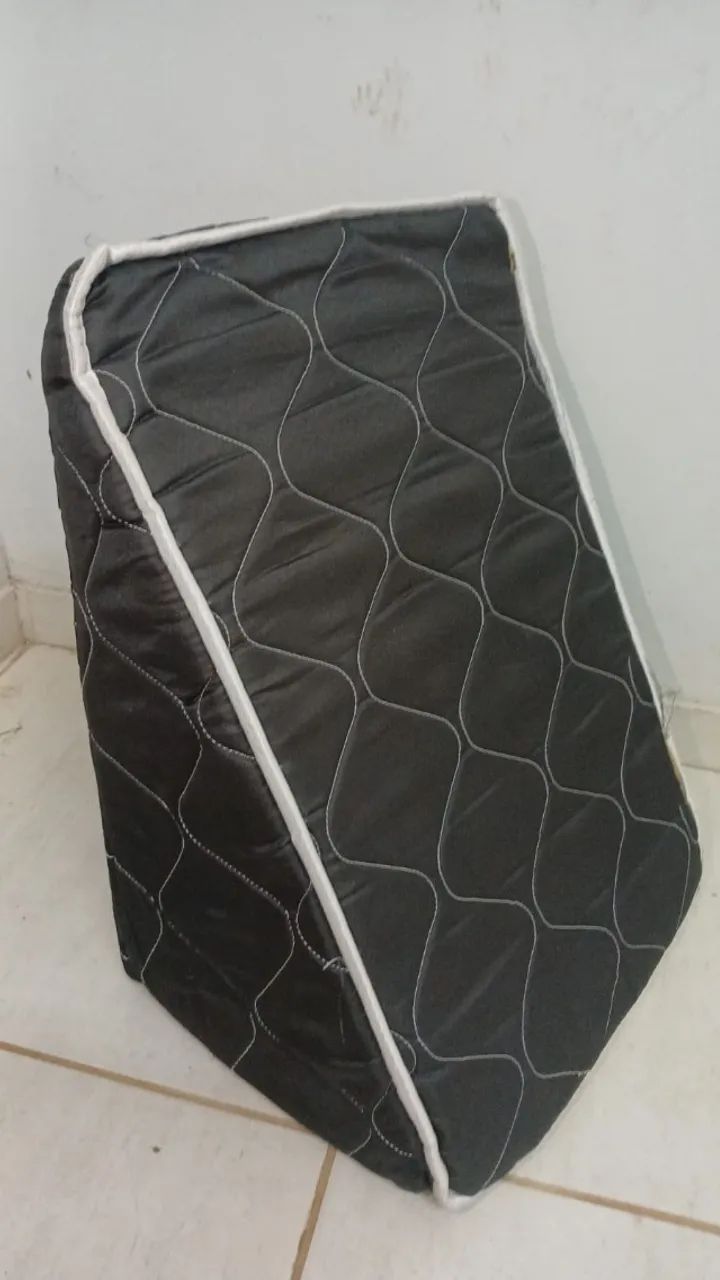Travesseiro Triangular 60x40 com fronha de brinde