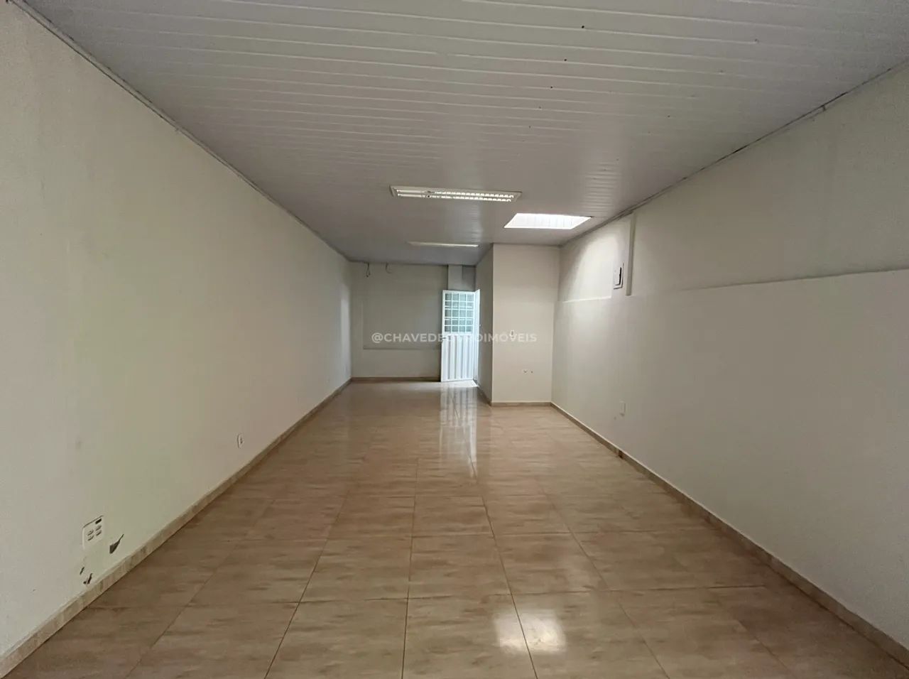 Comercial para Aluguel no Centro de Uberaba  Frente, 4 Salas e 2 Vagas - Foto 3