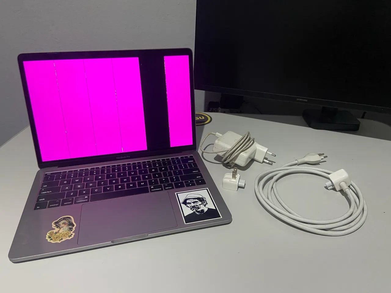 MacBook Pro 2017 - i5 / 8GB RAM - Tela com defeito - Foto 5