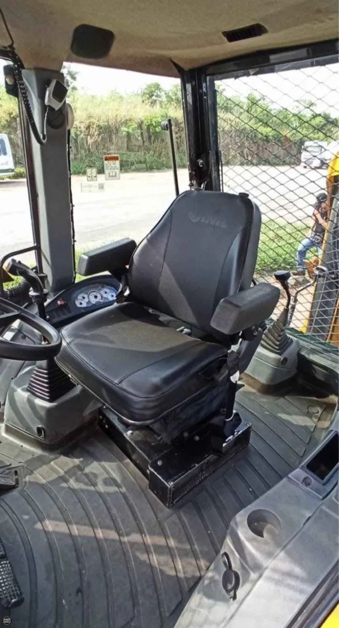 Retroescavadeira  - Foto 3