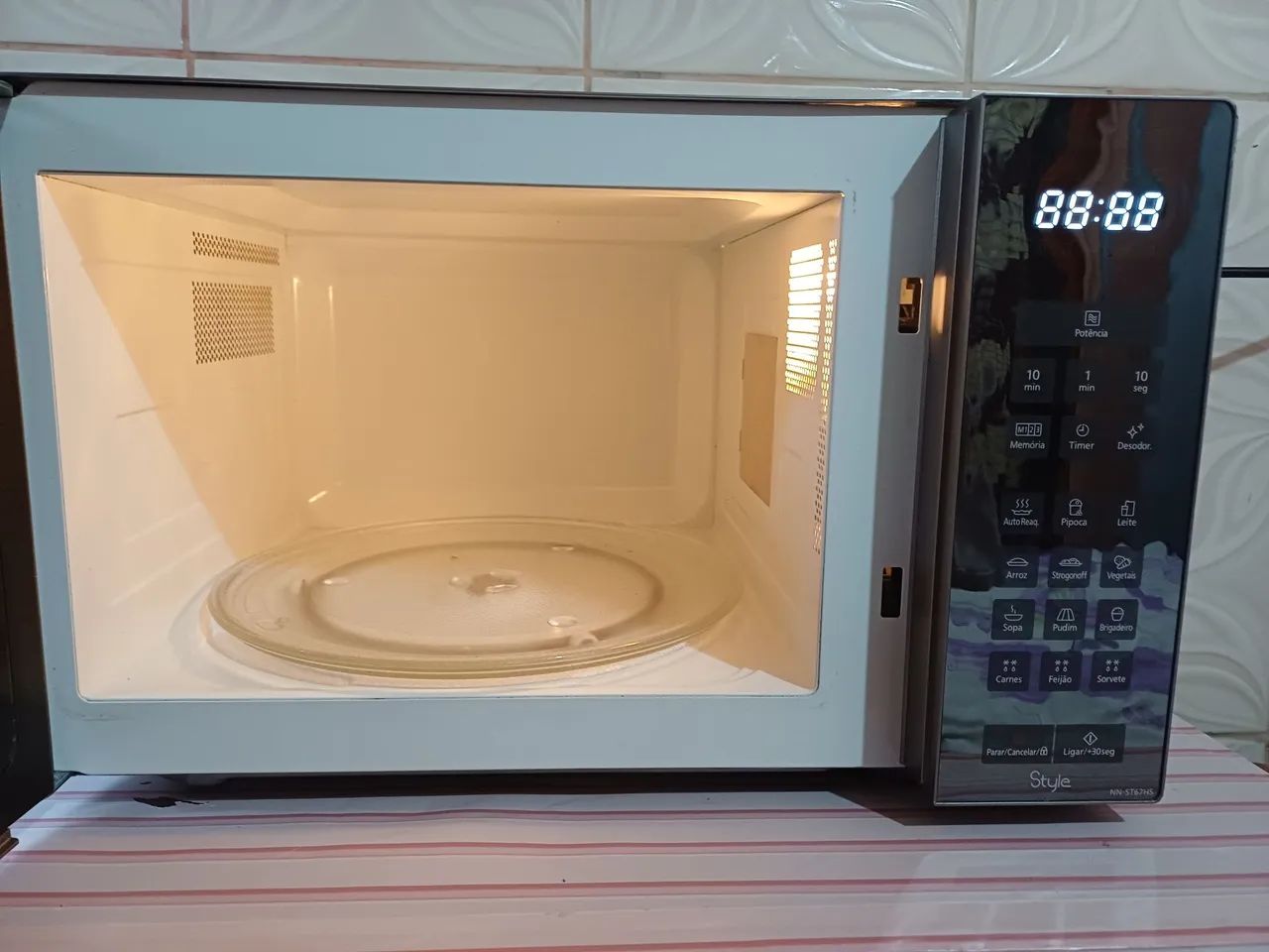 Vendo microondas Panasonic 31 litros  - Foto 3