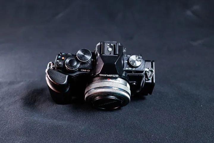 Olympus OM-D E-M10 Mark I + Lente 14-42mm Pancake | Kit Compacto Micro 4/3 - Foto 5