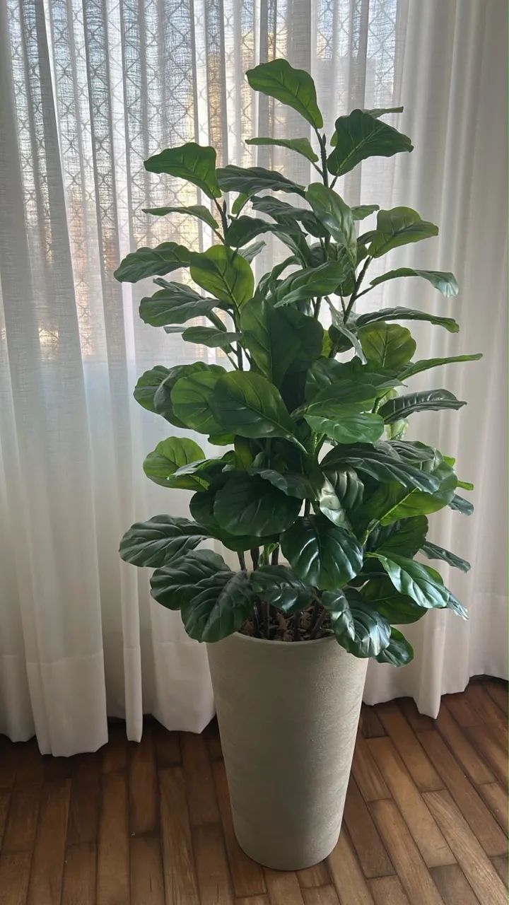 Planta aritificial com vaso 