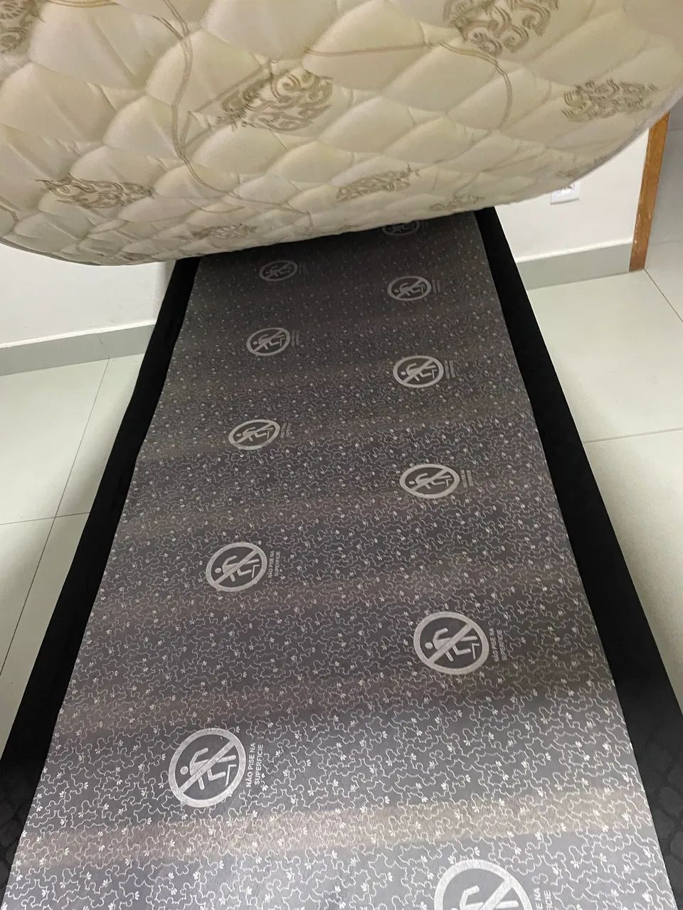 Vendo cama de solteiro 