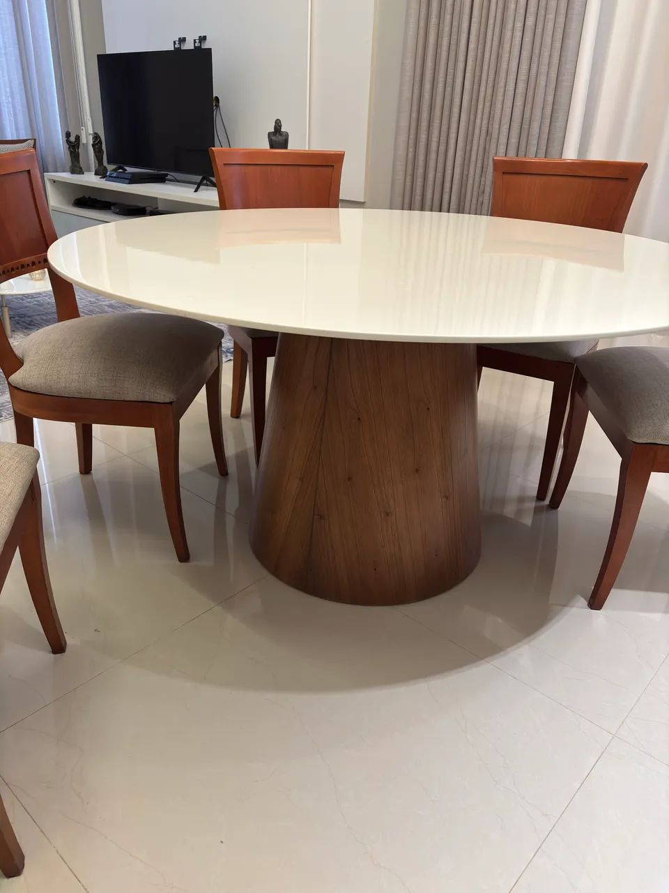 MESA REDONDA LAQUEADA MADEIRA MACIÇA 