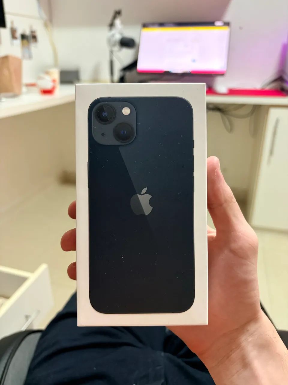 Caixa iPhone 13 preto midnigth
