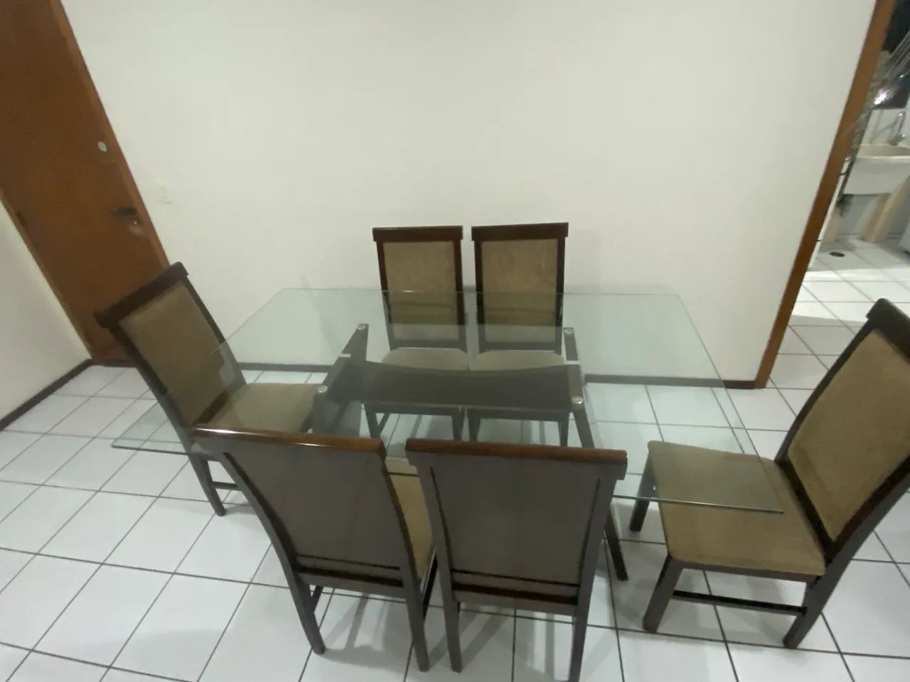 Mesa de vidro retangular com 6 cadeiras 