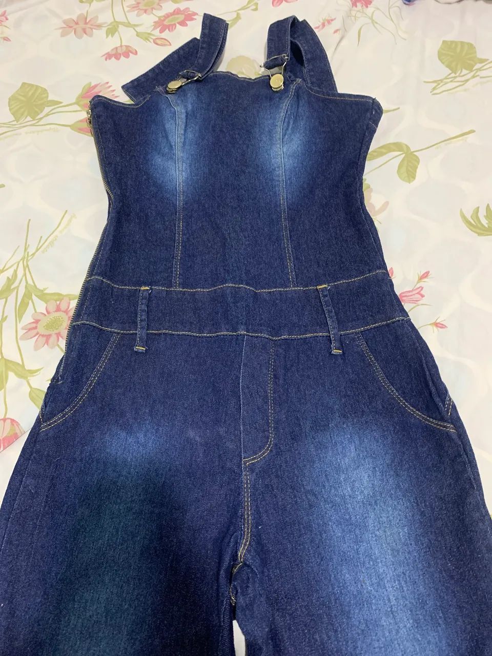 Vendo jardineira jeans escuro 