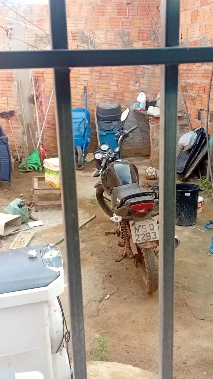 Troco moto Yamaha facto210. Preta