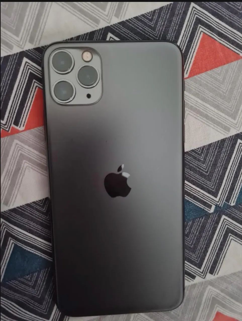iPhone 11 Pro Max 64GB ? R$ 1.200