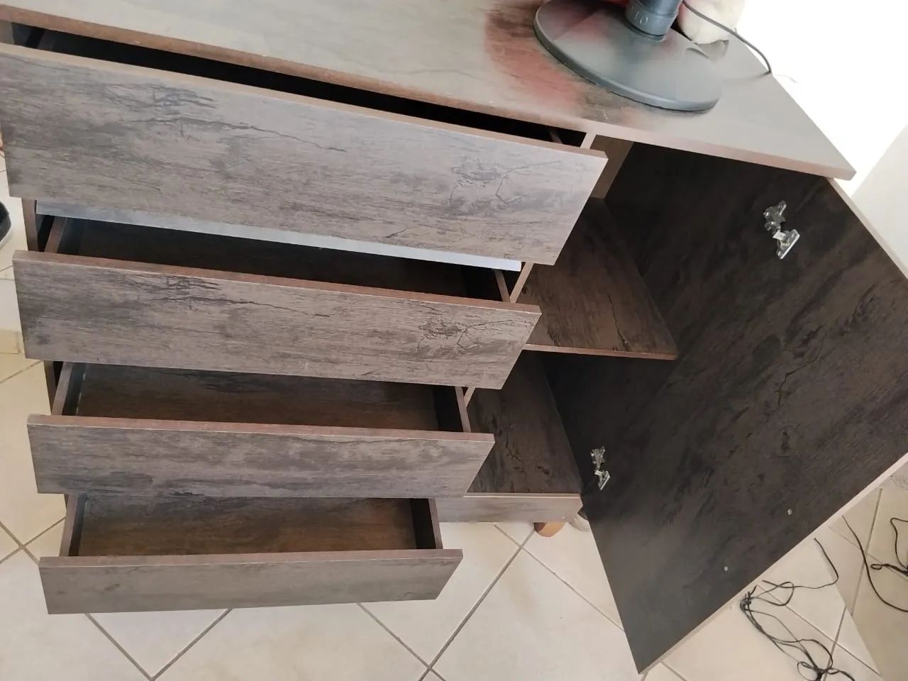 Cômoda usada em ótimo estado
