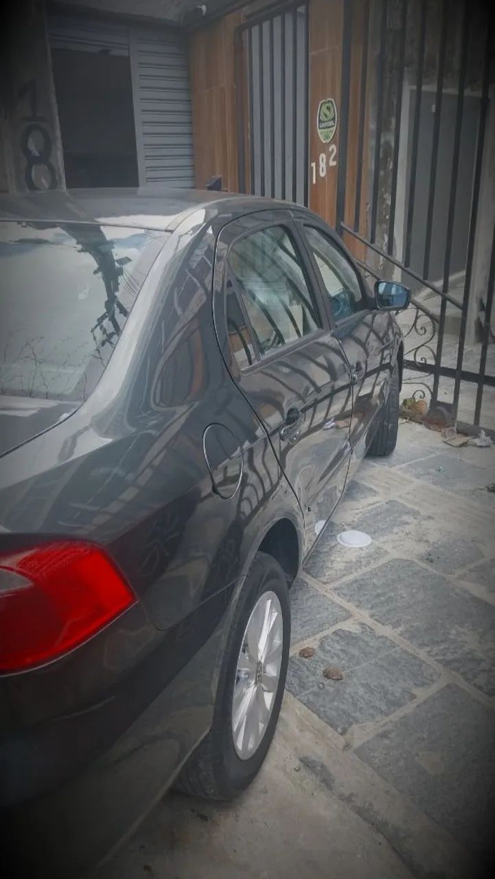 Volkswagen Voyage TRENDLINE 1.6 T.FLEX 8V 4P 2015