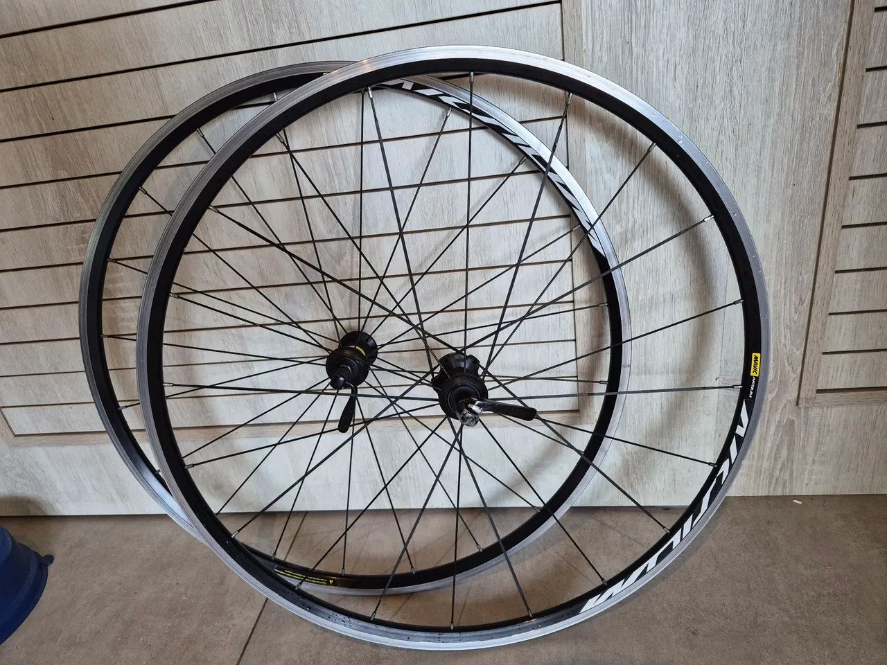 Rodas Mavic Aksium 700c (aro 29) freio no aro - Acessórios de