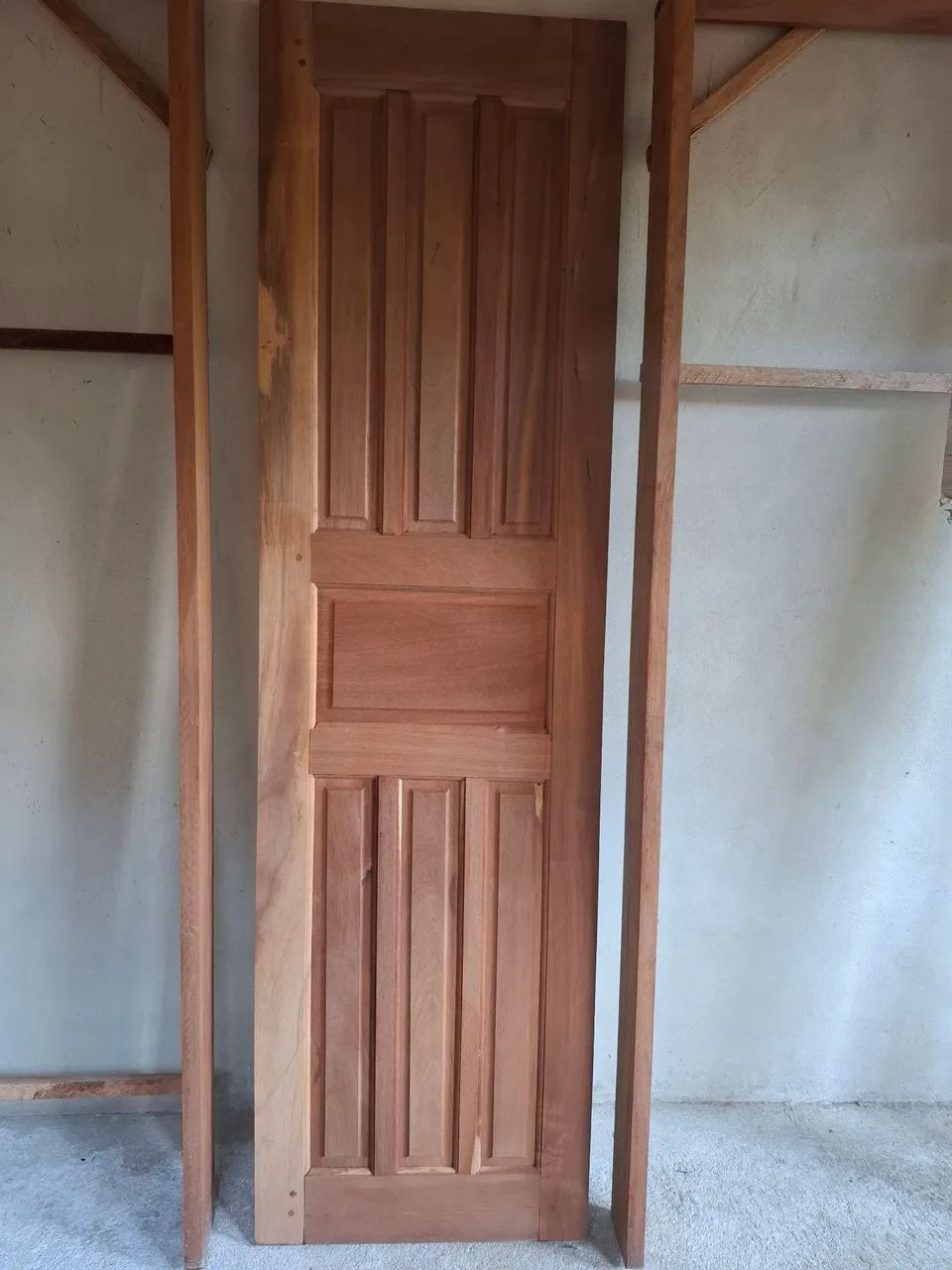 Vendo 1 porta e 2 aduelas de madeira - Foto 3