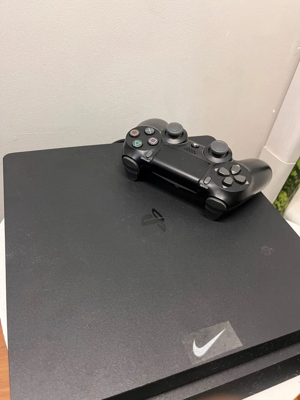 PS4 SLIM 1TB 3 CONTROLES!! - Foto 3