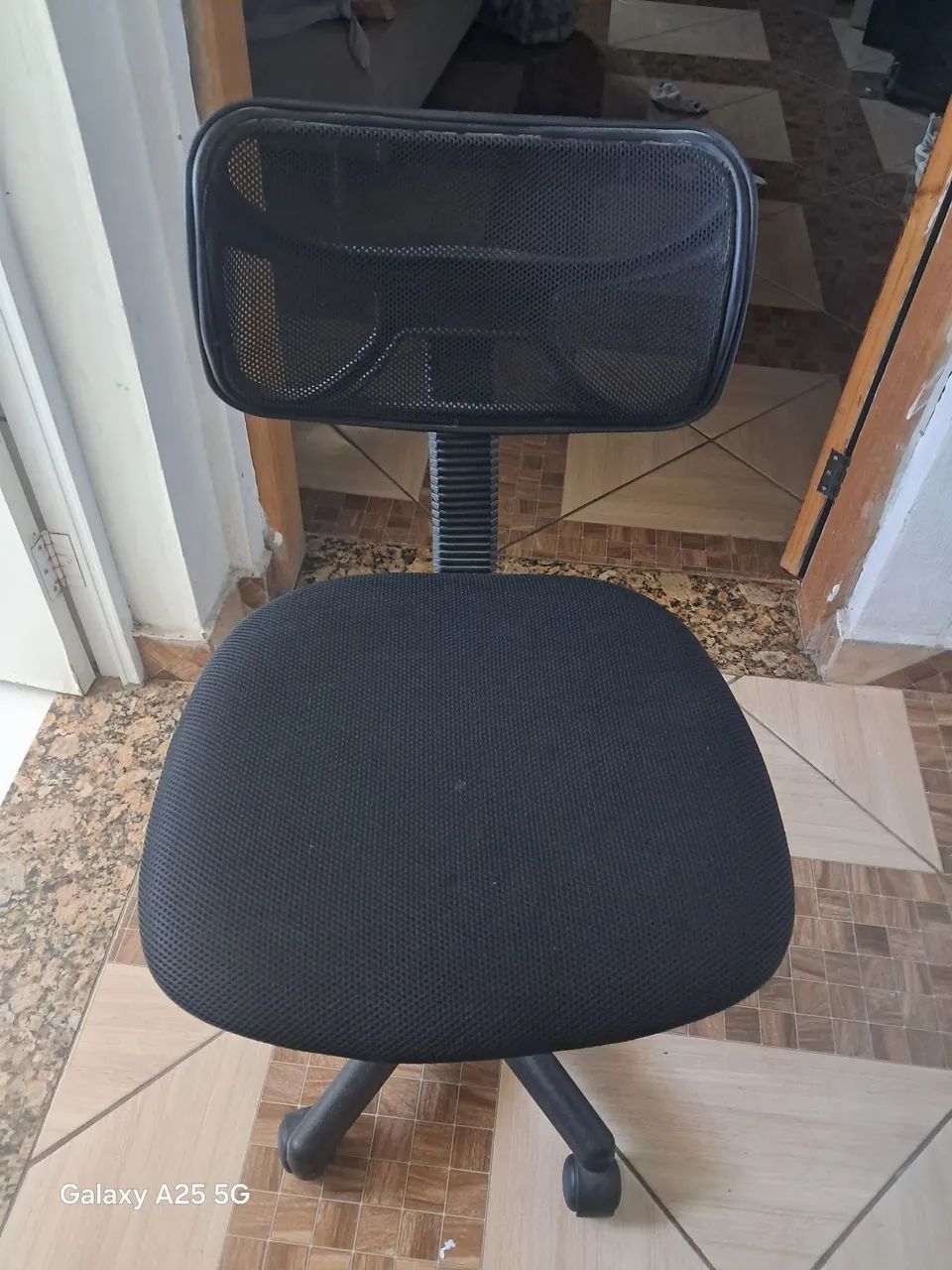 Vendo cadeira de escritorio - Foto 2