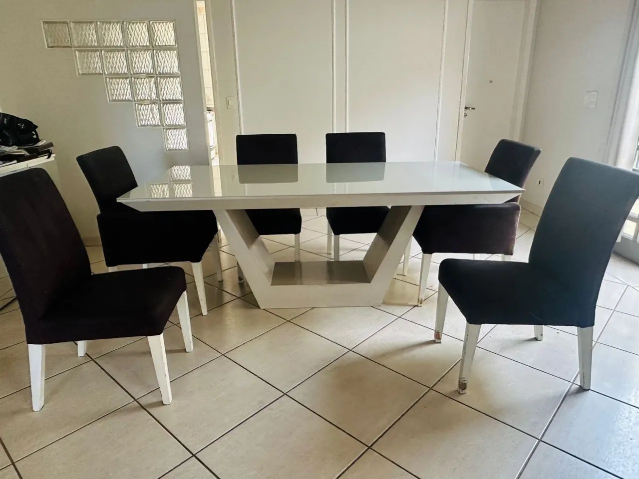 Vendo mesa completa com as cadeiras ou só a mesa! - Foto 2