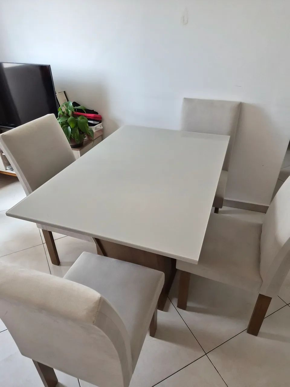 Mesa de jantar + 4 cadeiras