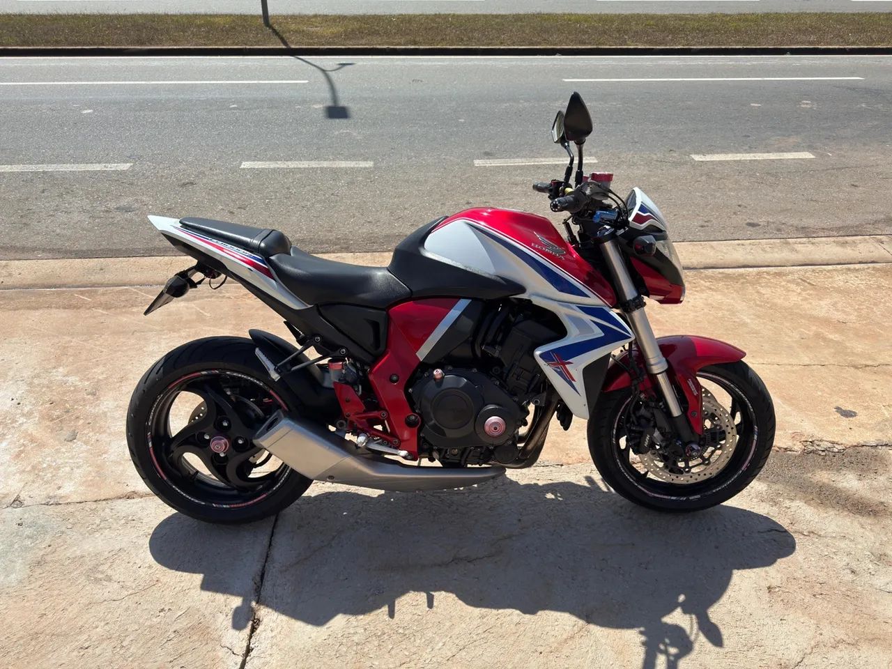 CB 1000 - Foto 3