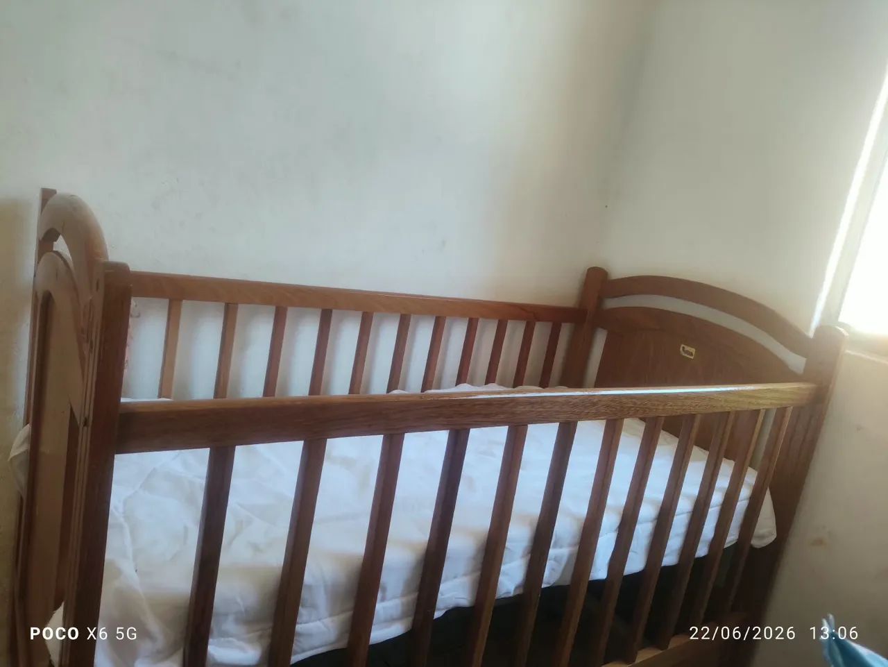Vendo berço de madeira 280$ - Foto 2