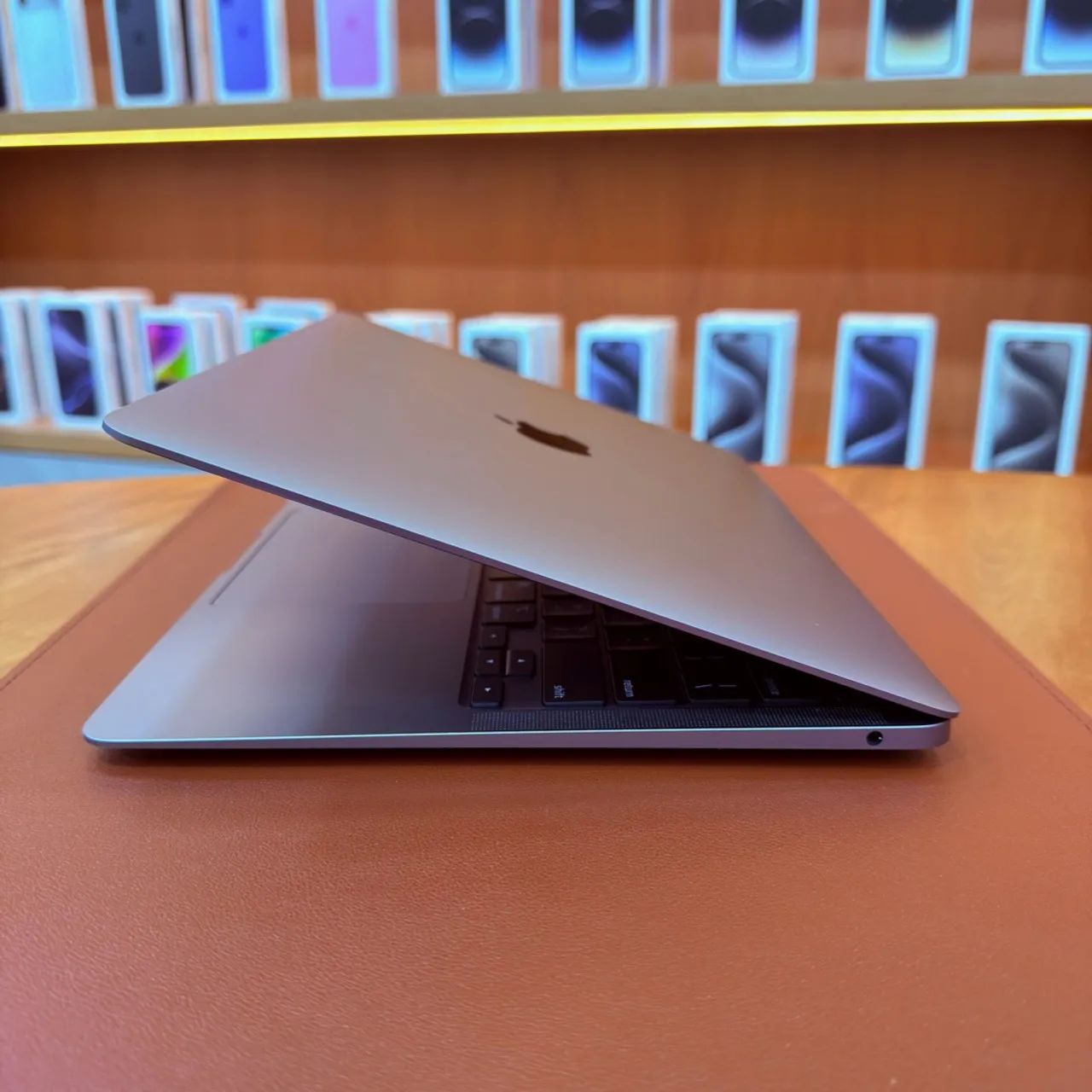 MACBOOK AIR M1 CINZA ESPACIAL 13,3 POL. 8GB RAM 256GB SSD
