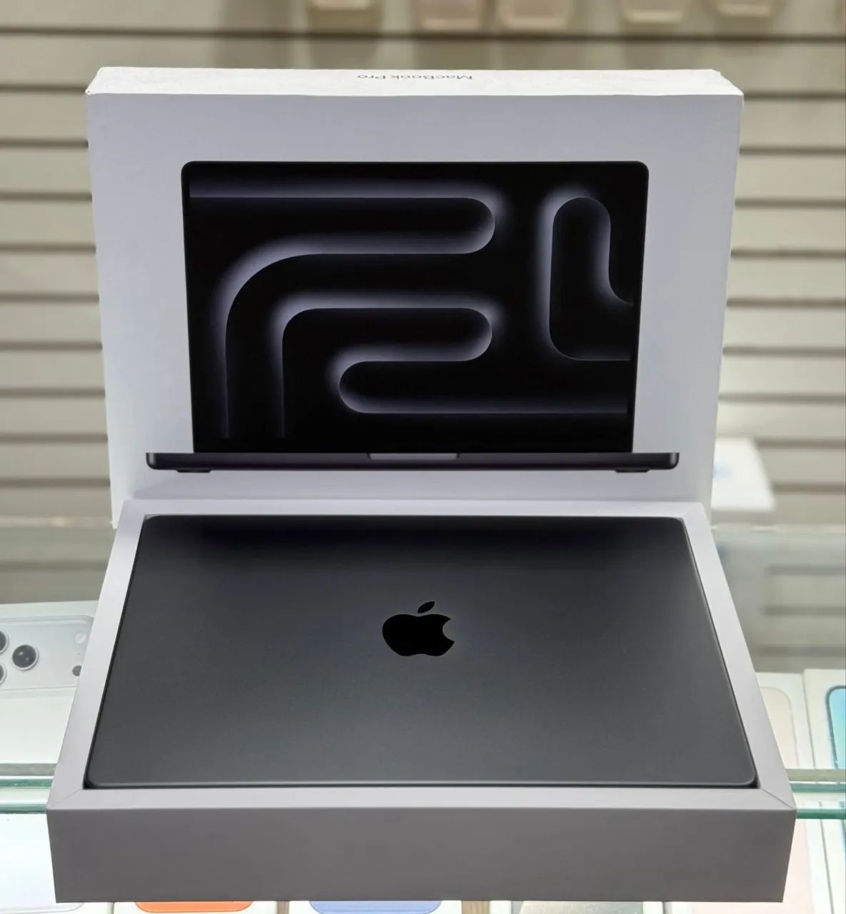 Macbook pro 14 polegadas chip m5 pro 24gb / 1tb com apenas 5 ciclos ( 24 / 1 tb )