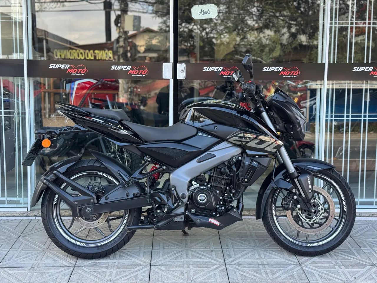 BAJAJ DOMINAR NS 200 2026