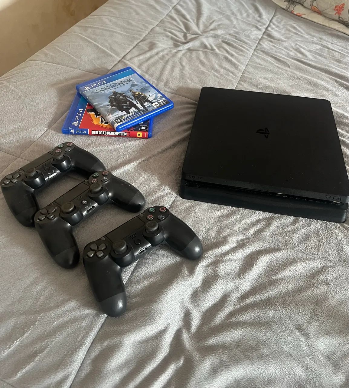 Ps4 com um controle e dois jogos  - Foto 2