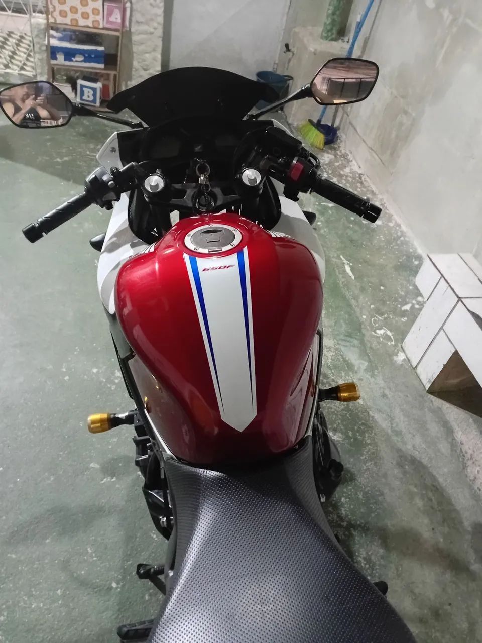 Oportunidade!!! Cbr 650f muito nova  - Foto 4
