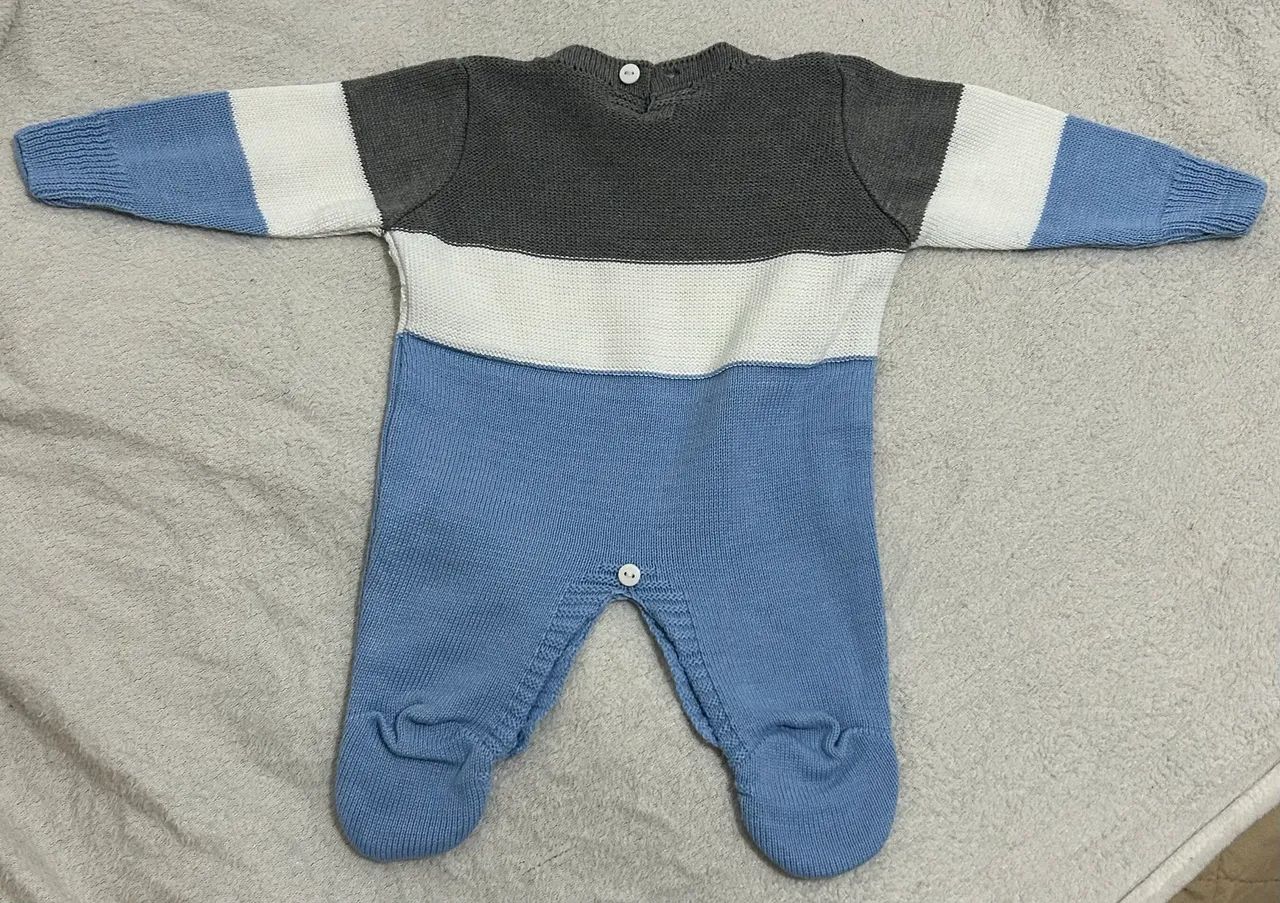 Macacão Bebê Menino Em Tricô (NOVO) - Foto 2