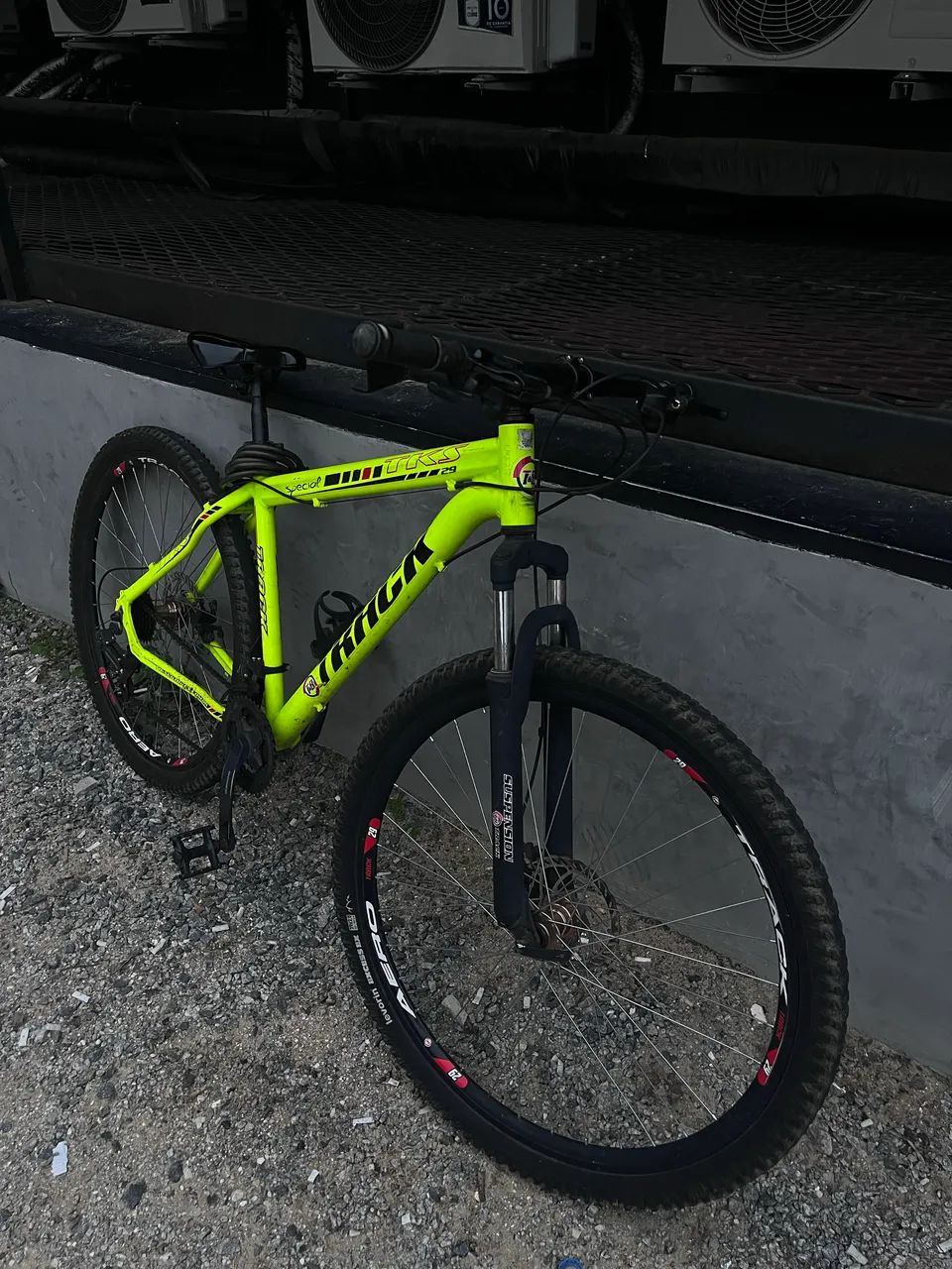 Bicicleta Aro 29 Track Verde neon  - Foto 4