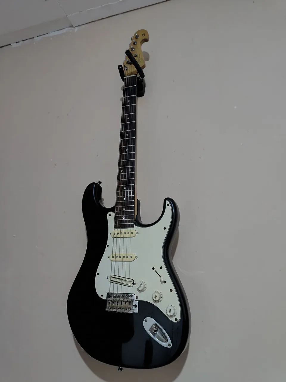 Guitarra stratocaster tagima 735s