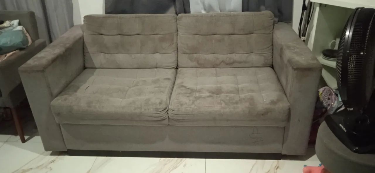 Vendo sofá 2 lugares espaçoso.  - Foto 2