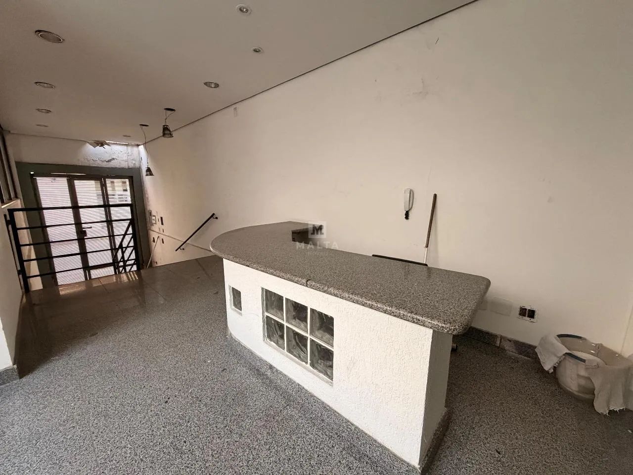 Prédio comercial de 3 pavimentos no Jardim América