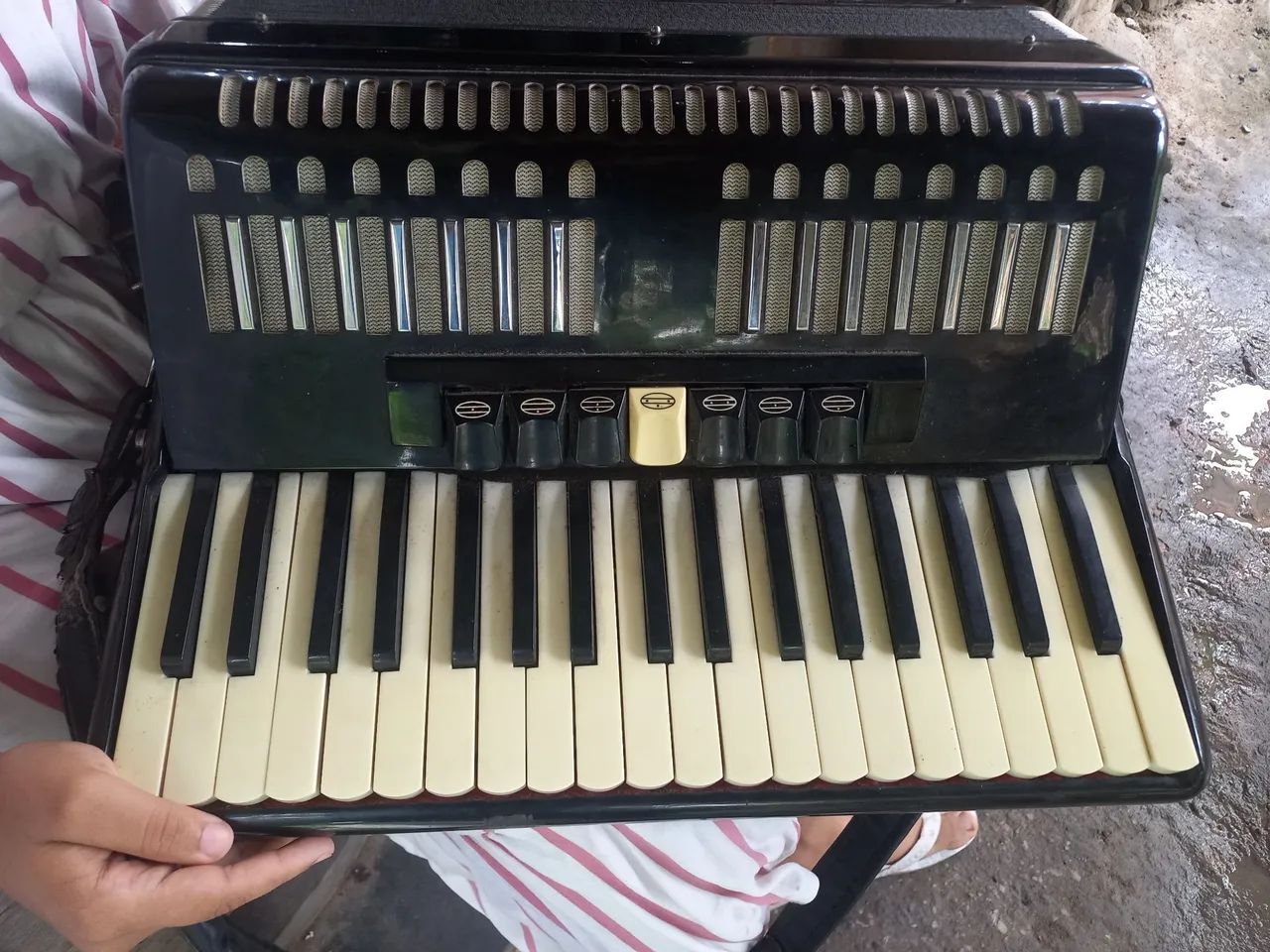 Vendo acordeon em ótimo estado  - Foto 2
