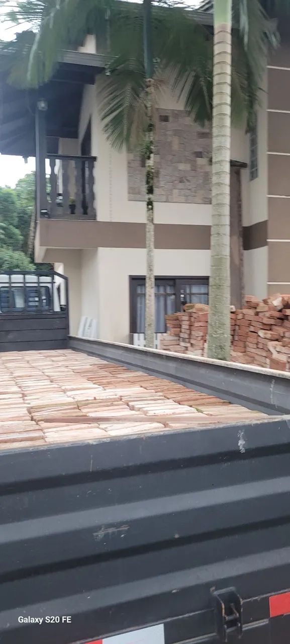 brick453011303385671683