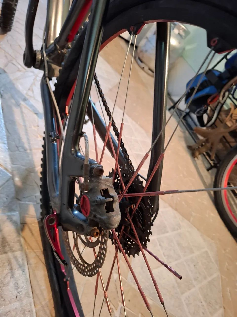 Bicicleta MTB em carbono aro 26 - Foto 5