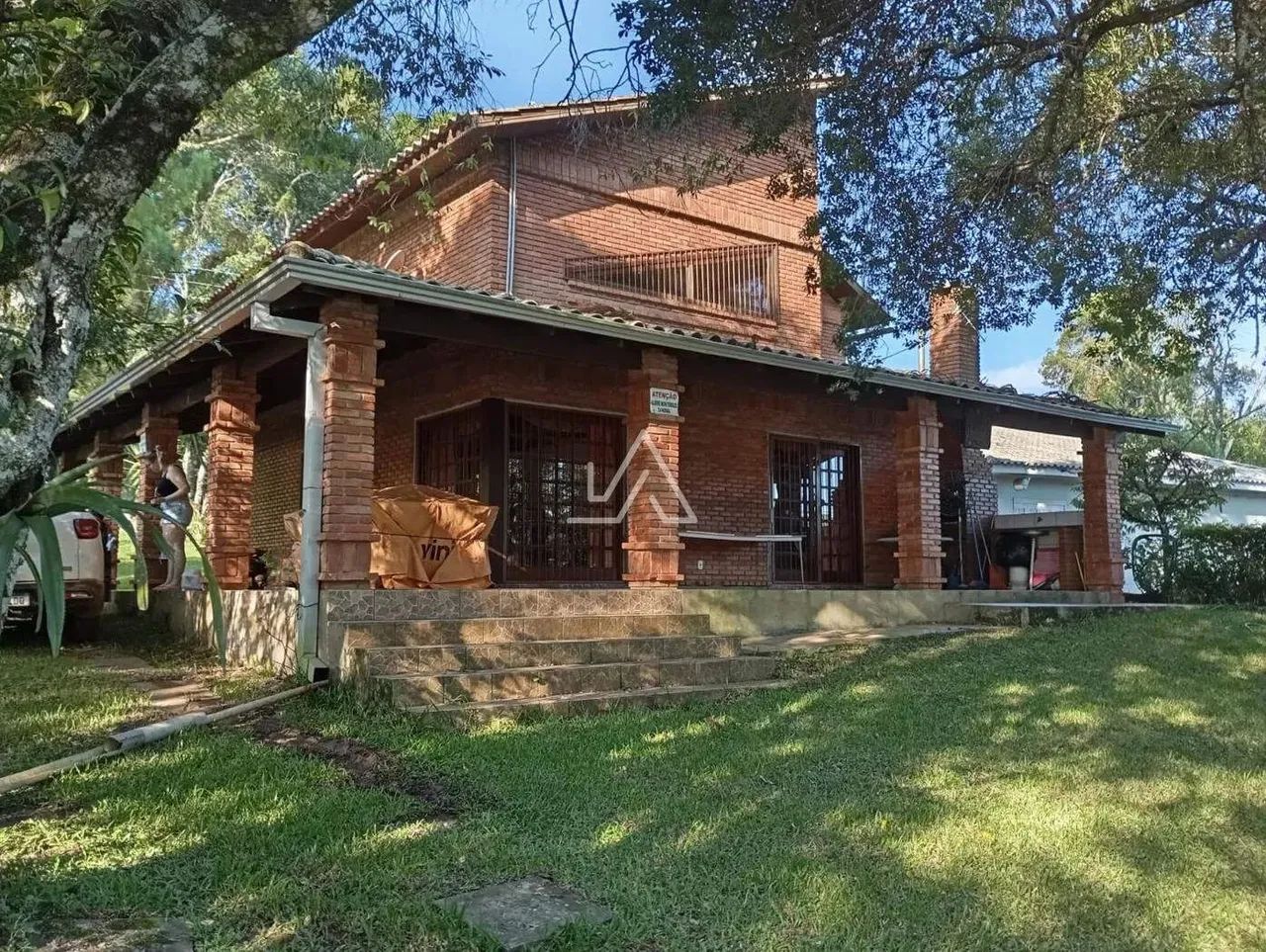 CASA DE CAMPO COM PISCINA NA BARRAGEM DO CAPINGUI - CONDOMÍNIO ARAUCÁRIA - DE FRENTE PARA 