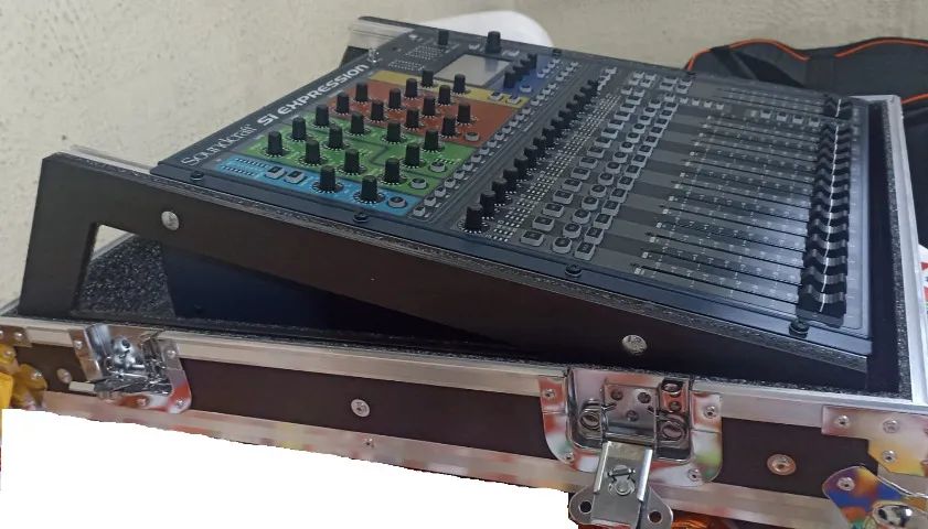 Mesa de som Soundcraft Si Expression 1 com Case (Nova) - Foto 2