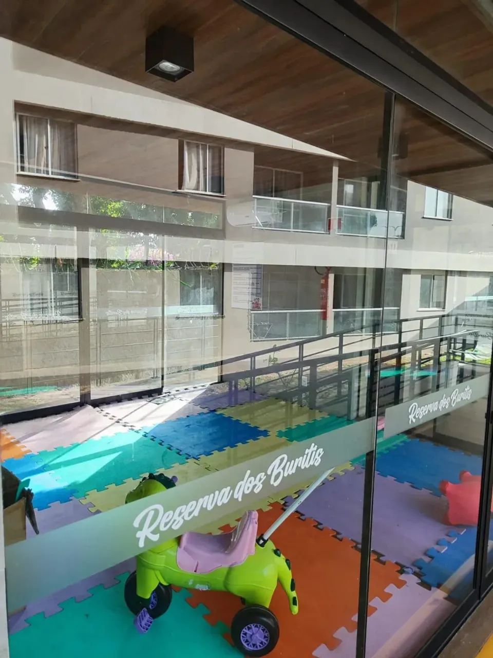 Apartamento com 2 quartos no Calhau